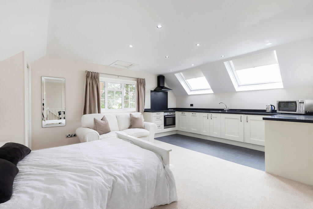 0 bed Apartment for rent in Prestbury. From Elliot Oliver Sales - Cheltenham
