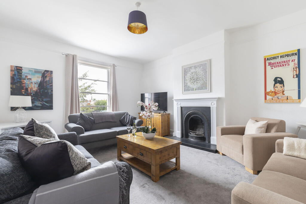 3 bed Apartment for rent in Leckhampton Hill. From Elliot Oliver Sales - Cheltenham