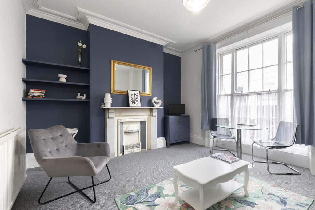 1 bed Apartment for rent in Prestbury. From Elliot Oliver Sales - Cheltenham 1 bed Apartment for rent in Prestbury. From Elliot Oliver Sales - Cheltenham