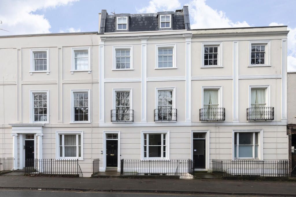 1 bed Apartment for rent in Prestbury. From Elliot Oliver Sales - Cheltenham 1 bed Apartment for rent in Prestbury. From Elliot Oliver Sales - Cheltenham