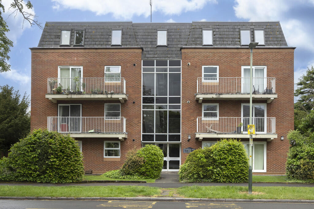 2 bed Apartment for rent in Cheltenham. From Elliot Oliver Sales - Cheltenham 2 bed Apartment for rent in Cheltenham. From Elliot Oliver Sales - Cheltenham