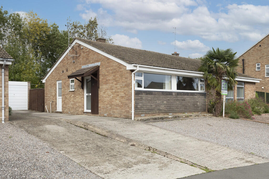 2 bed Semi-detached bungalow for rent in Bamfurlong. From Elliot Oliver Sales - Cheltenham 2 bed Semi-detached bungalow for rent in Bamfurlong. From Elliot Oliver Sales - Cheltenham