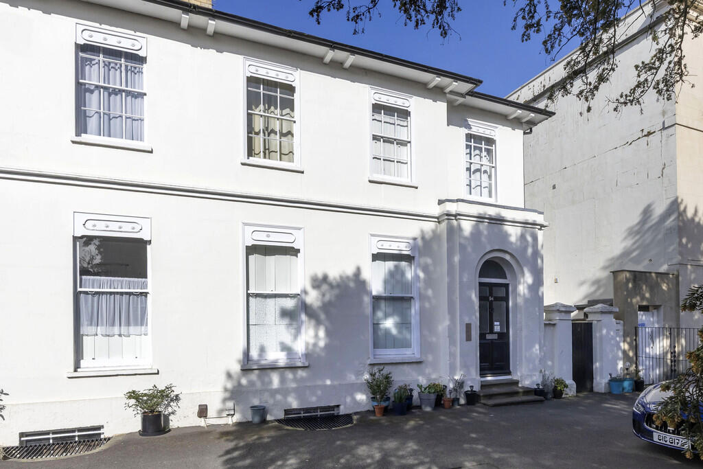 2 bed Apartment for rent in Prestbury. From Elliot Oliver Sales - Cheltenham