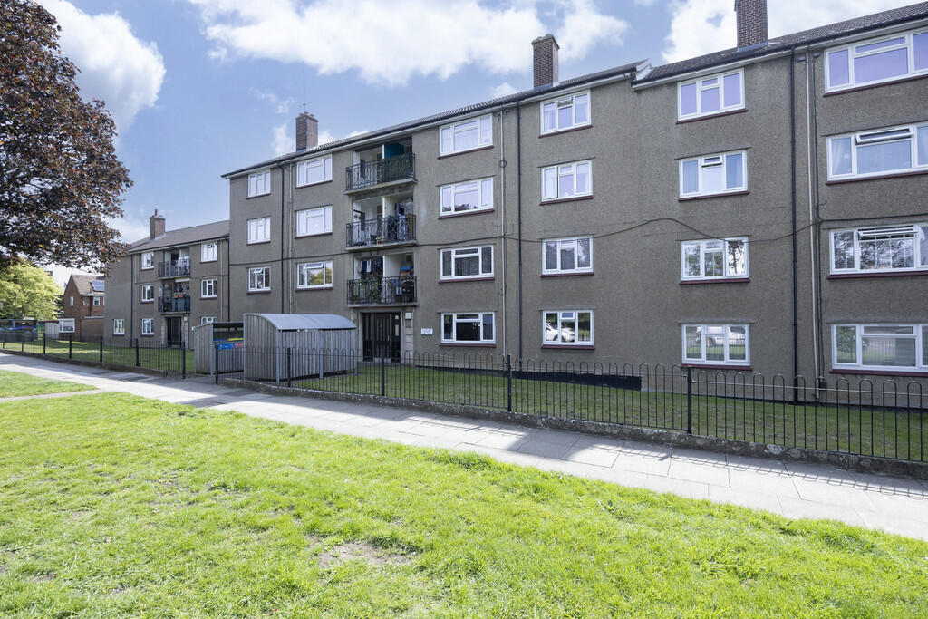2 bed Apartment for rent in Golden Valley. From Elliot Oliver Sales - Cheltenham