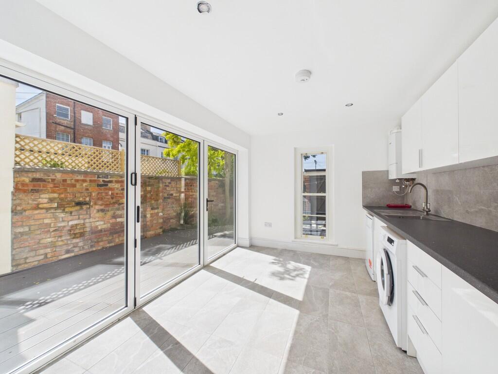 4 bed End of Terrace for rent in Prestbury. From Elliot Oliver Sales - Cheltenham 4 bed End of Terrace for rent in Prestbury. From Elliot Oliver Sales - Cheltenham