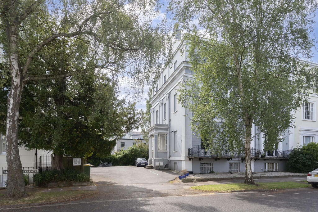 4 bed Studio for rent in Cheltenham. From Elliot Oliver Sales - Cheltenham