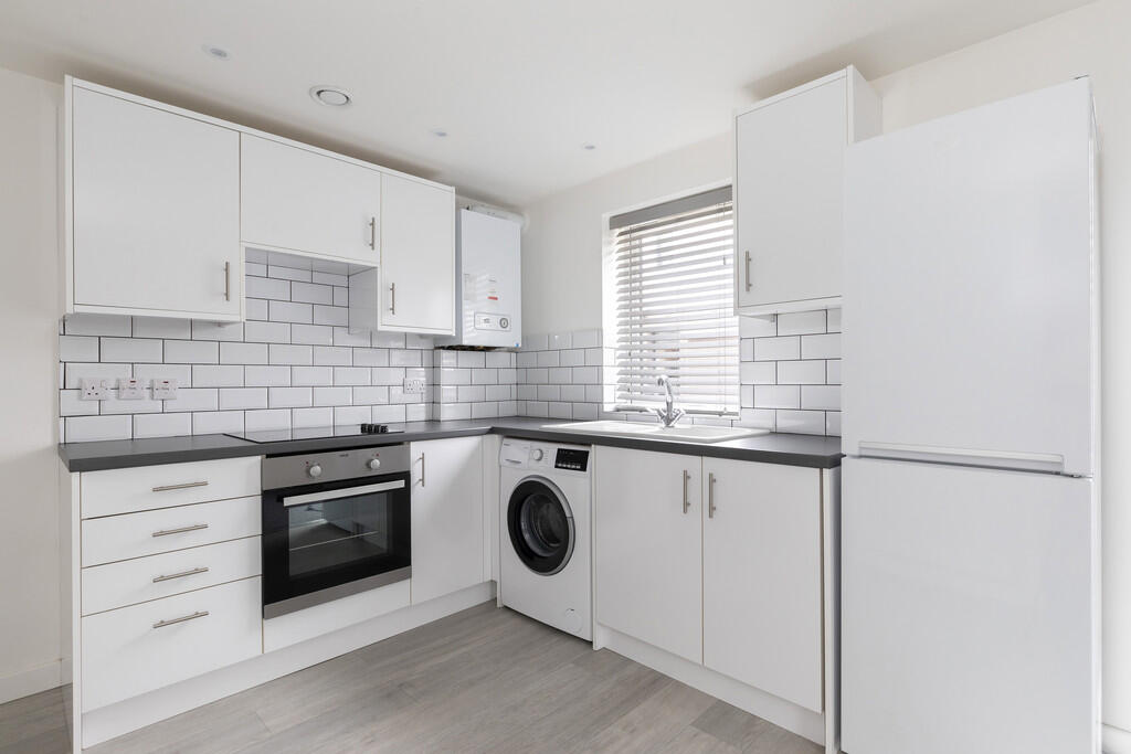 2 bed Apartment for rent in Cheltenham. From Elliot Oliver Sales - Cheltenham