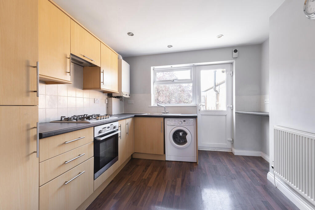 3 bed Apartment for rent in Cheltenham. From Elliot Oliver Sales - Cheltenham 3 bed Apartment for rent in Cheltenham. From Elliot Oliver Sales - Cheltenham
