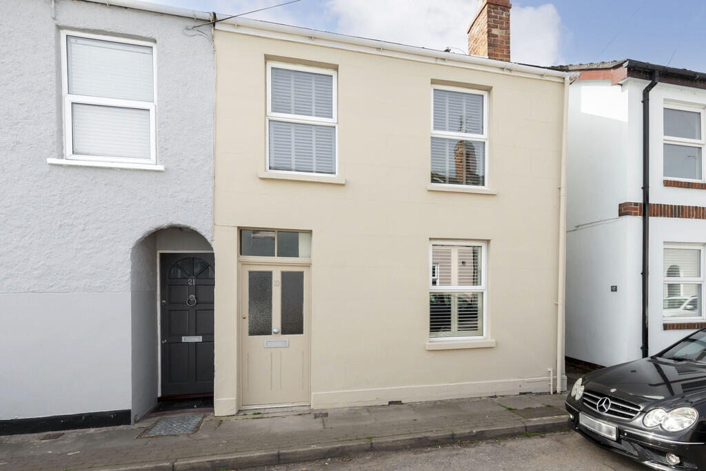 3 bed Mid Terraced House for rent in Prestbury. From Elliot Oliver Sales - Cheltenham