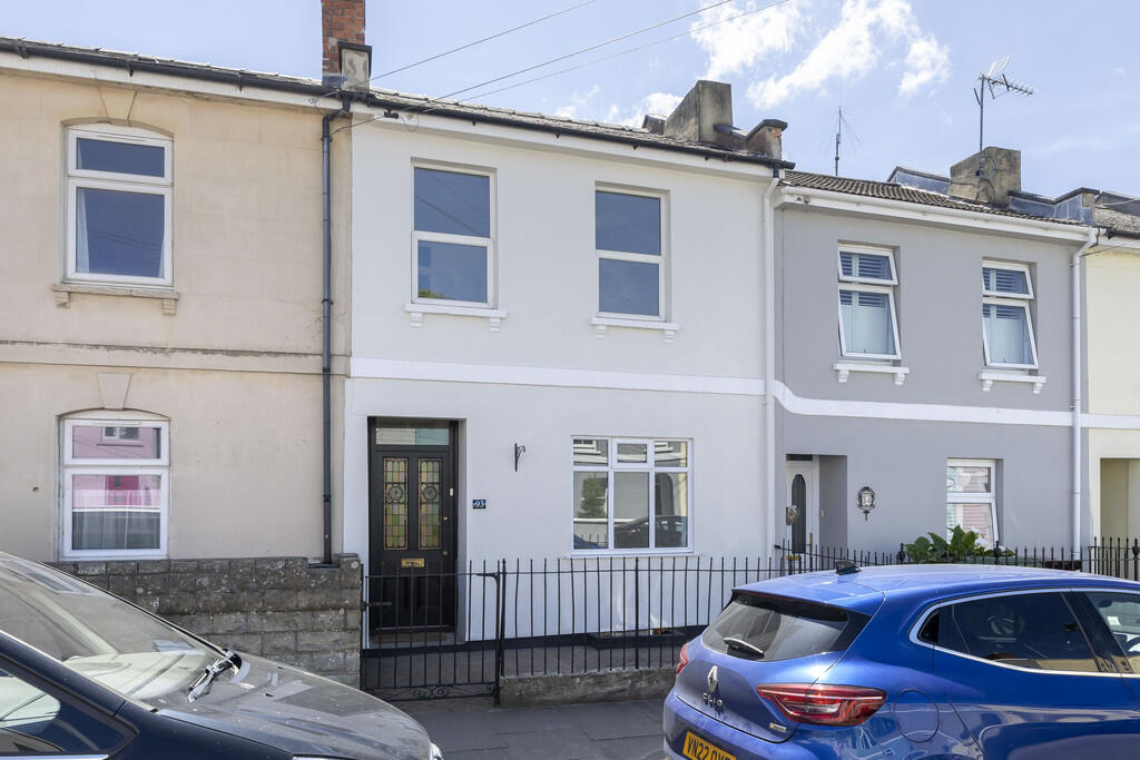 4 bed Mid Terraced House for rent in Leckhampton Hill. From Elliot Oliver Sales - Cheltenham