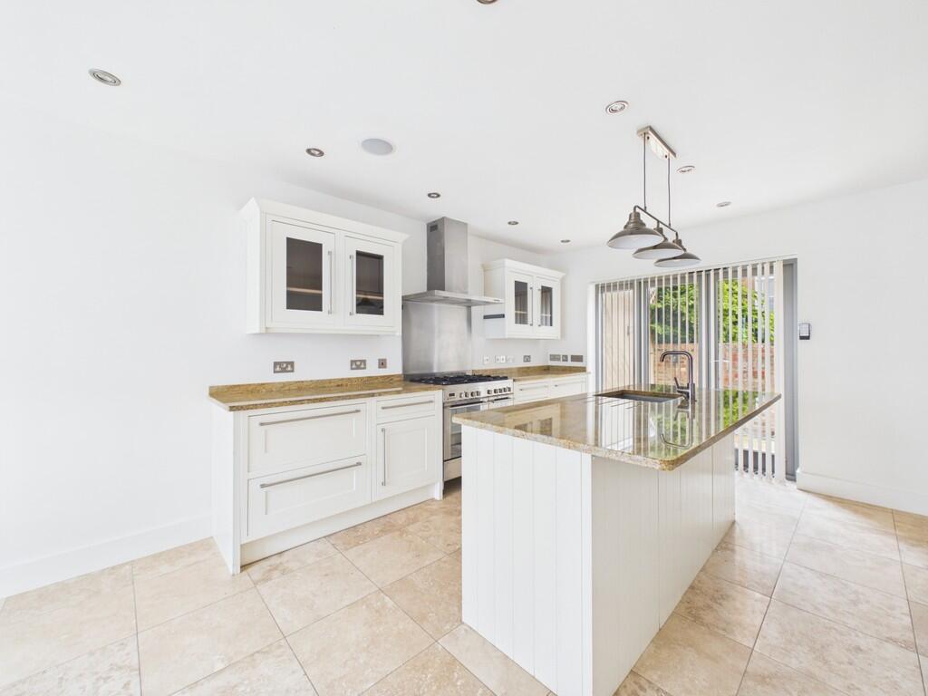 3 bed End of Terrace for rent in Cheltenham. From Elliot Oliver Sales - Cheltenham
