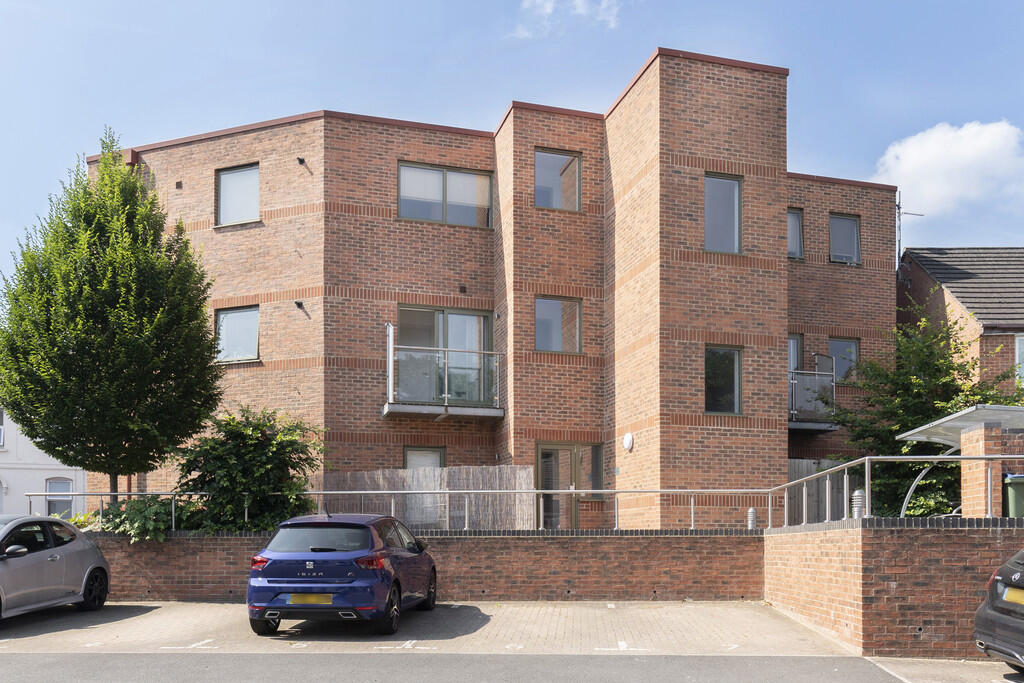 2 bed Apartment for rent in Cheltenham. From Elliot Oliver Sales - Cheltenham