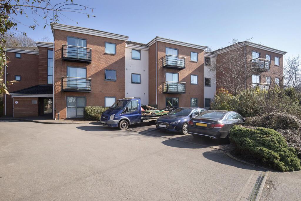 2 bed 1st Floor Flat for rent in Dudley. From Elliot Oliver Sales - Cheltenham