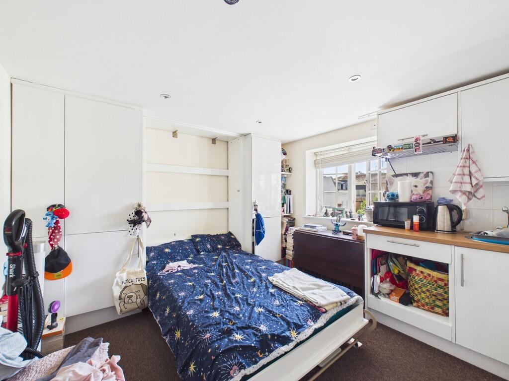 4 bed Studio for rent in Cheltenham. From Elliot Oliver Sales - Cheltenham
