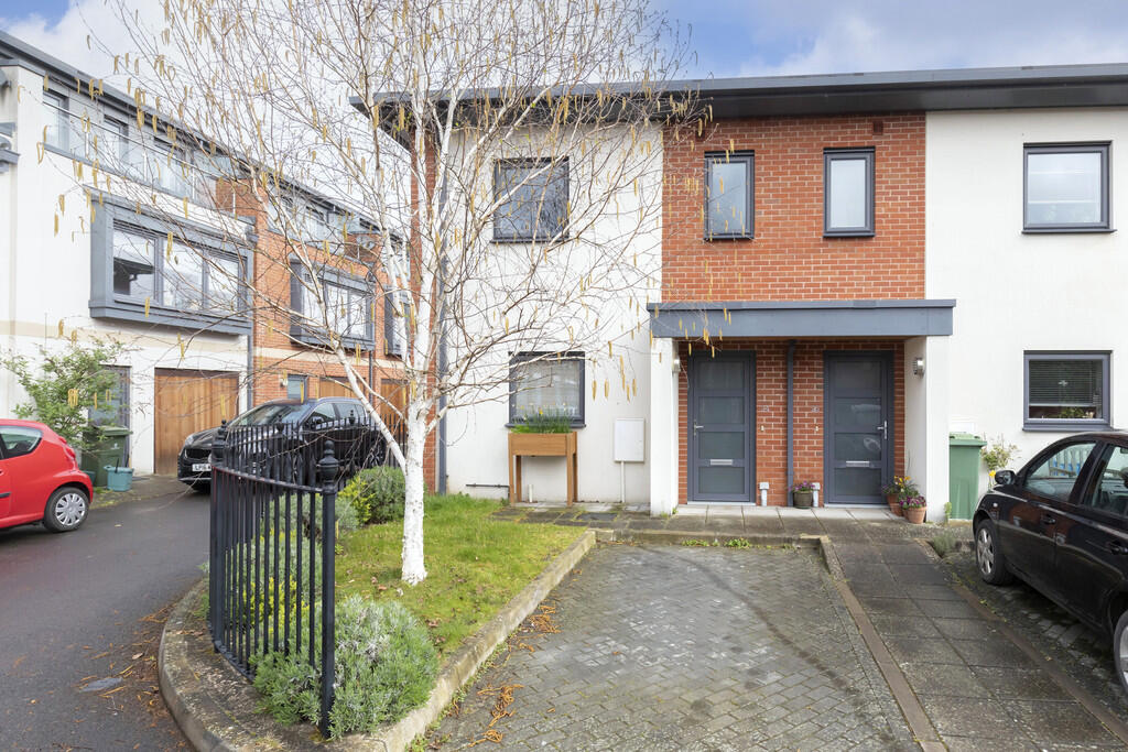 3 bed Semi Detached for rent in Cheltenham. From Elliot Oliver Sales - Cheltenham 3 bed Semi Detached for rent in Cheltenham. From Elliot Oliver Sales - Cheltenham