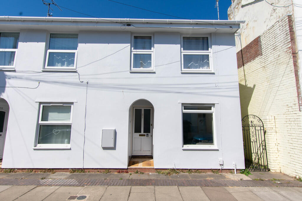 4 bed Studio for rent in Prestbury. From Elliot Oliver Sales - Cheltenham