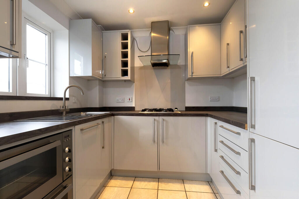 2 bed Apartment for rent in Cheltenham. From Elliot Oliver Sales - Cheltenham
