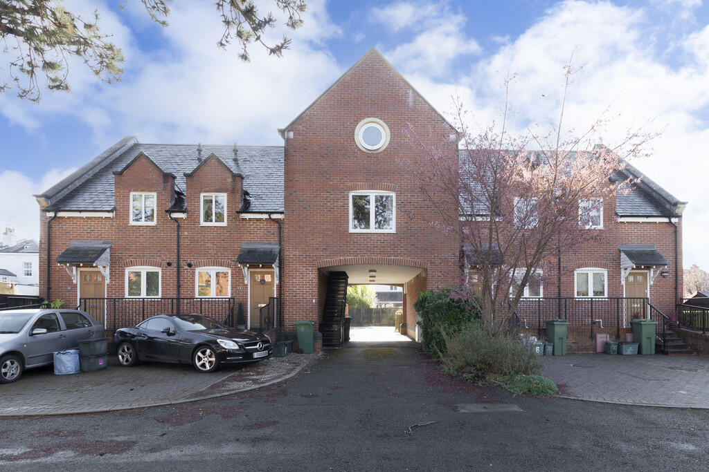 2 bed Annexe for rent in Leckhampton Hill. From Elliot Oliver Sales - Cheltenham 2 bed Annexe for rent in Leckhampton Hill. From Elliot Oliver Sales - Cheltenham