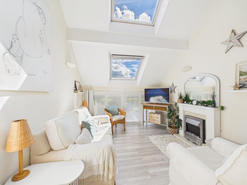 1 bed Mid Terraced House for rent in Prestbury. From Elliot Oliver Sales - Cheltenham