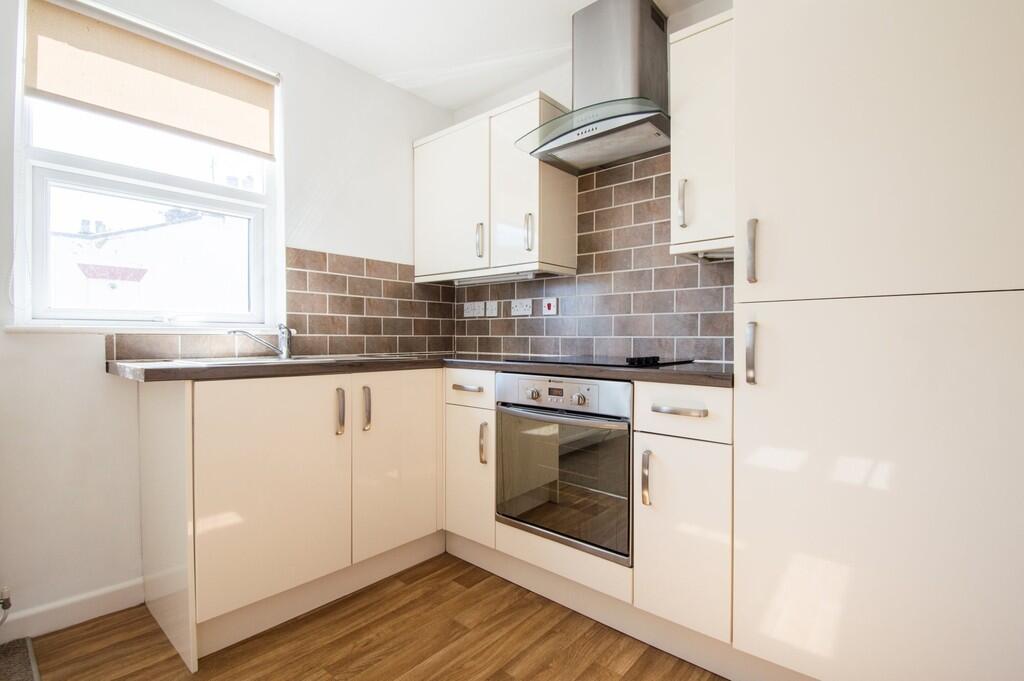 2 bed Apartment for rent in Cheltenham. From Elliot Oliver Sales - Cheltenham 2 bed Apartment for rent in Cheltenham. From Elliot Oliver Sales - Cheltenham