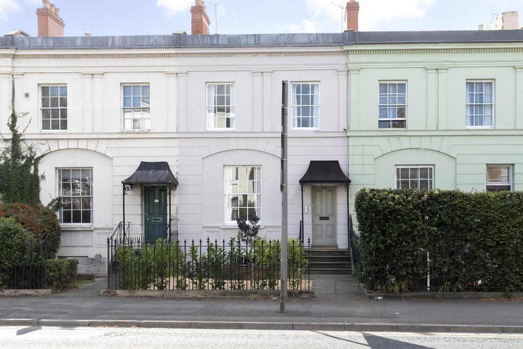 1 bed Apartment for rent in Prestbury. From Elliot Oliver Sales - Cheltenham 1 bed Apartment for rent in Prestbury. From Elliot Oliver Sales - Cheltenham