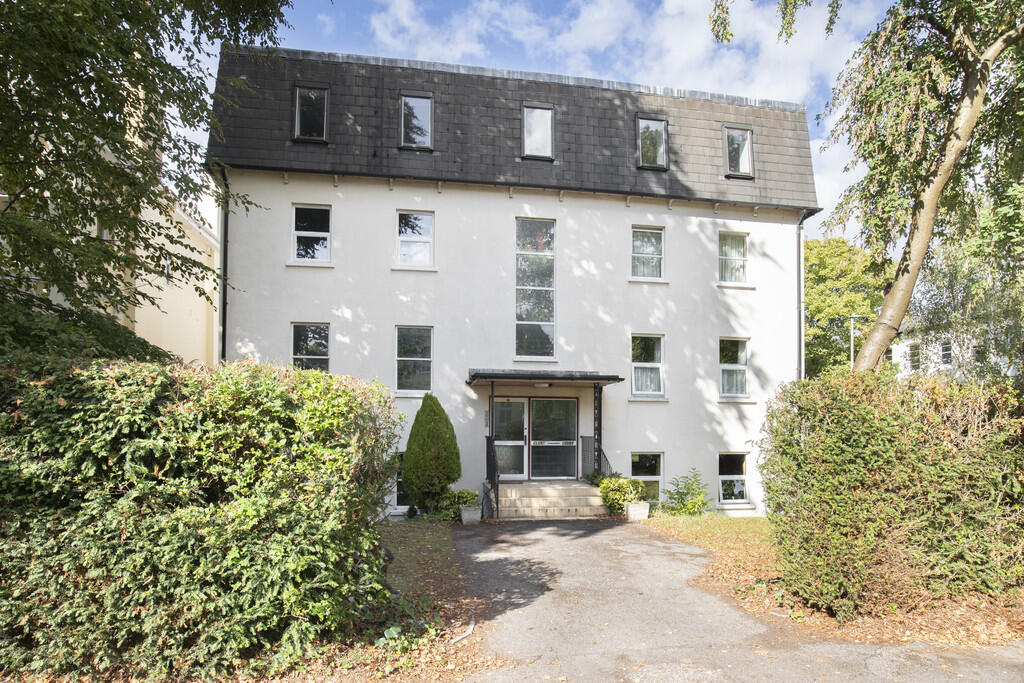 1 bed Apartment for rent in Prestbury. From Elliot Oliver Sales - Cheltenham 1 bed Apartment for rent in Prestbury. From Elliot Oliver Sales - Cheltenham
