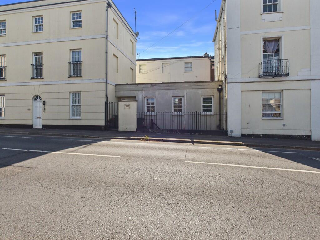 4 bed Apartment for rent in Prestbury. From Elliot Oliver Sales - Cheltenham 4 bed Apartment for rent in Prestbury. From Elliot Oliver Sales - Cheltenham