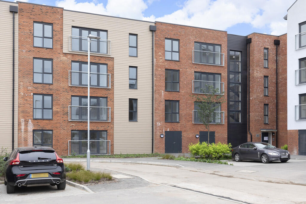 2 bed Apartment for rent in Over. From Elliot Oliver Sales - Cheltenham