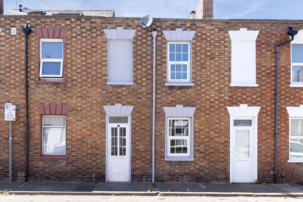 2 bed Mid Terraced House for rent in Cheltenham. From Elliot Oliver Sales - Cheltenham