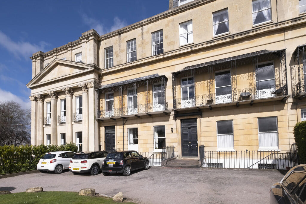2 bed Apartment for rent in Cheltenham. From Elliot Oliver Sales - Cheltenham