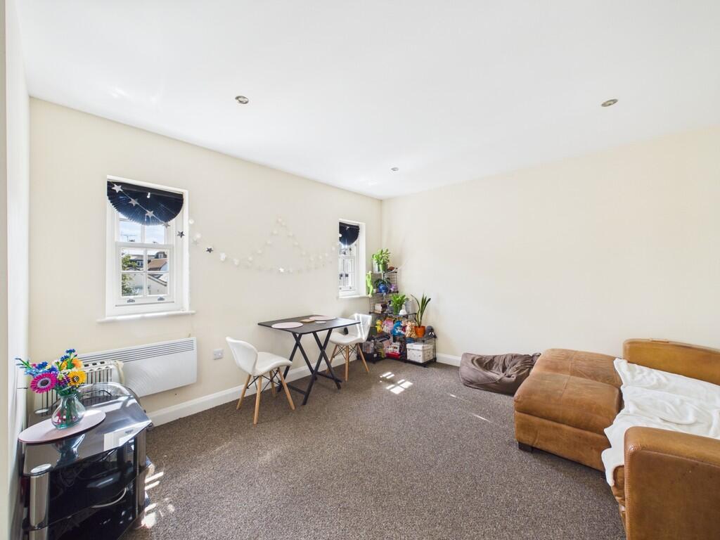 2 bed Apartment for rent in Cheltenham. From Elliot Oliver Sales - Cheltenham