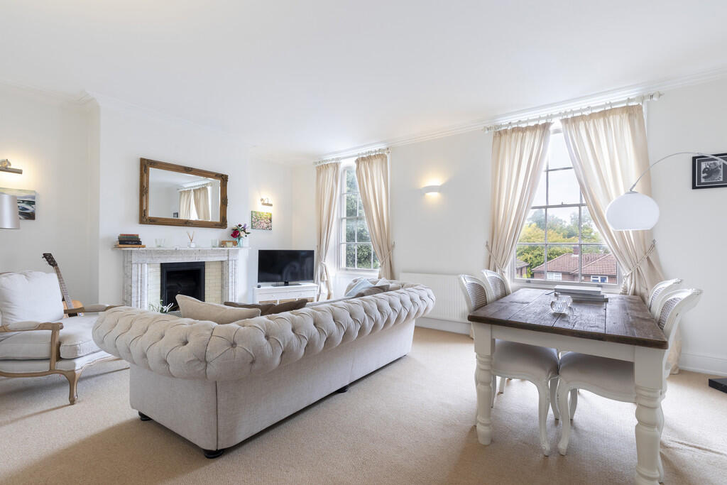 2 bed Apartment for rent in Cheltenham. From Elliot Oliver Sales - Cheltenham 2 bed Apartment for rent in Cheltenham. From Elliot Oliver Sales - Cheltenham