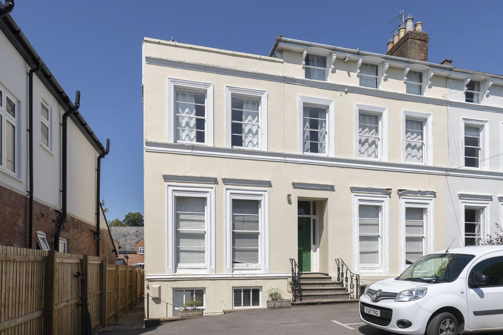 2 bed Apartment for rent in Leckhampton Hill. From Elliot Oliver Sales - Cheltenham
