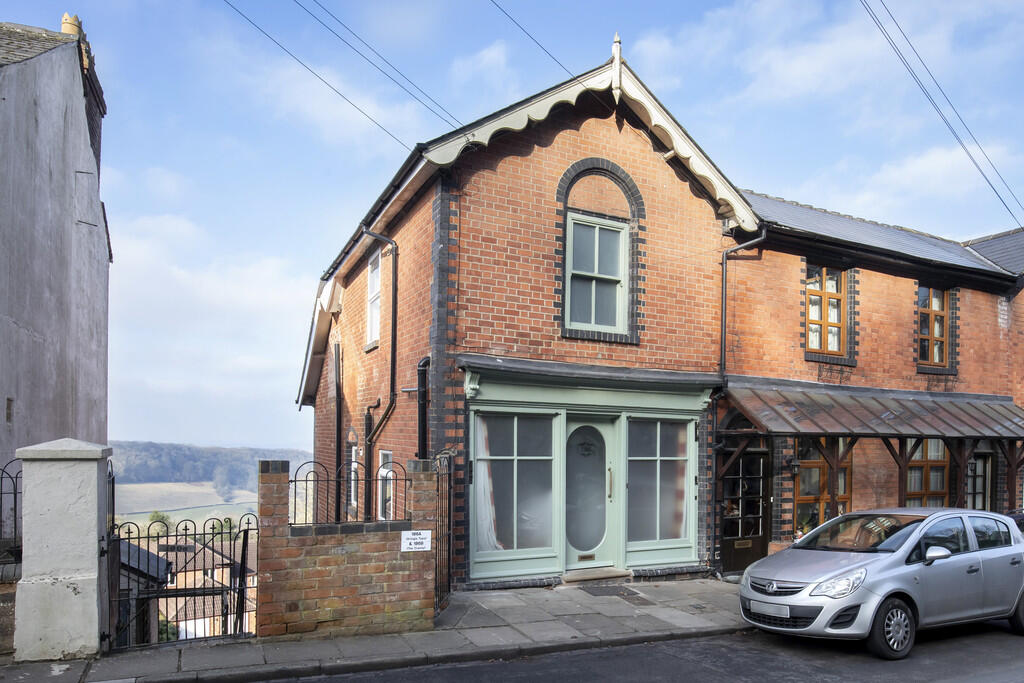 1 bed End of Terrace for rent in Great Malvern. From Elliot Oliver Sales - Cheltenham 1 bed End of Terrace for rent in Great Malvern. From Elliot Oliver Sales - Cheltenham
