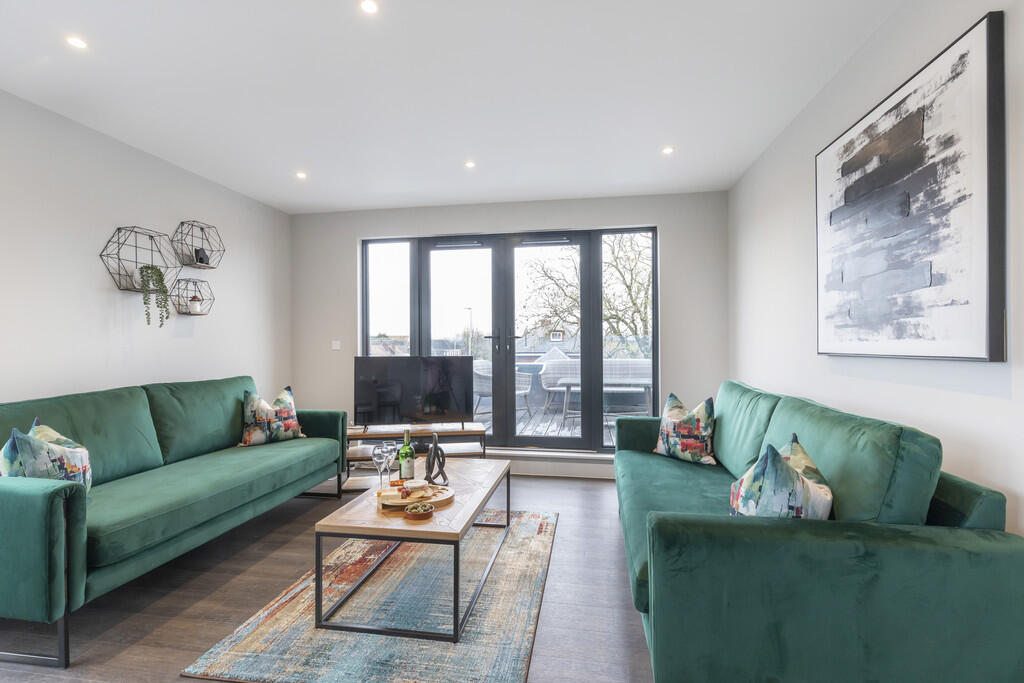 3 bed Penthouse for rent in Longford. From Elliot Oliver Sales - Cheltenham 3 bed Penthouse for rent in Longford. From Elliot Oliver Sales - Cheltenham