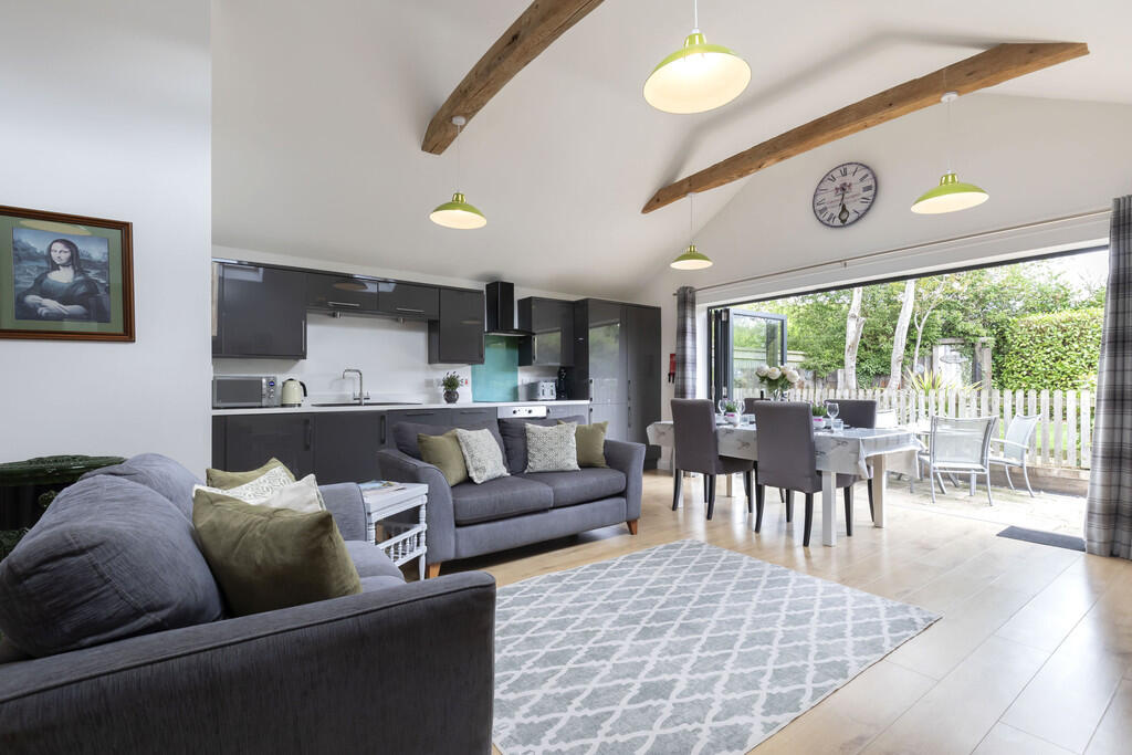 2 bed Detached for rent in Little Witcombe. From Elliot Oliver Sales - Cheltenham 2 bed Detached for rent in Little Witcombe. From Elliot Oliver Sales - Cheltenham