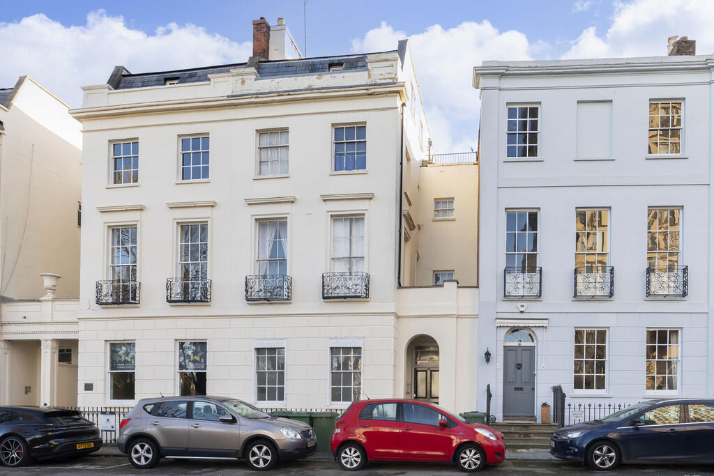 4 bed Studio for rent in Leckhampton Hill. From Elliot Oliver Sales - Cheltenham