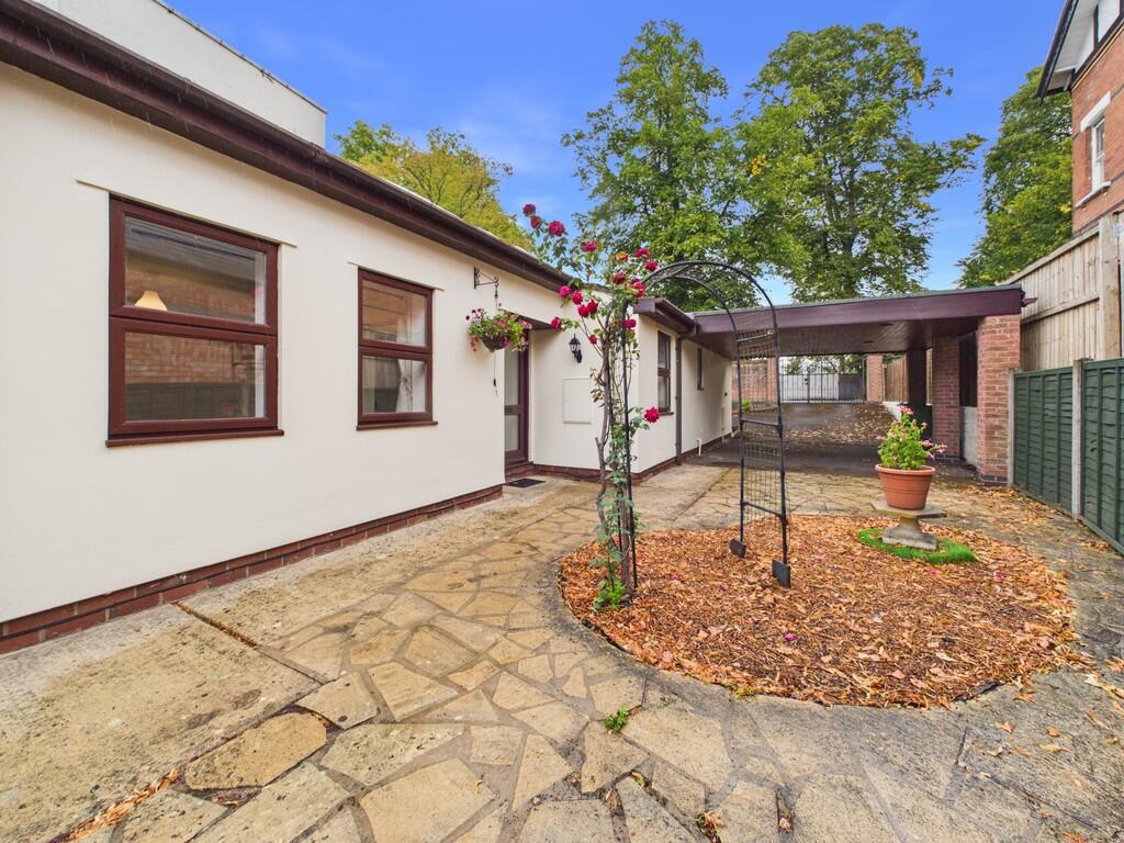 3 bed Detached bungalow for rent in Prestbury. From Elliot Oliver Sales - Cheltenham
