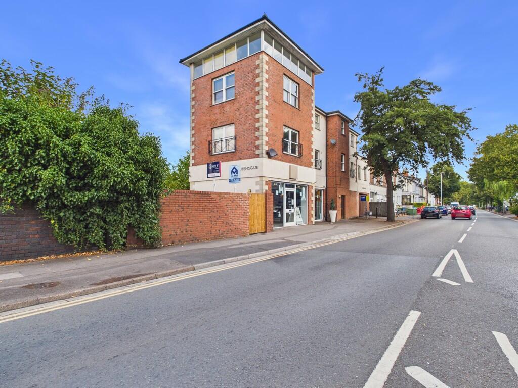 2 bed Apartment for rent in Swindon. From Elliot Oliver Sales - Cheltenham 2 bed Apartment for rent in Swindon. From Elliot Oliver Sales - Cheltenham