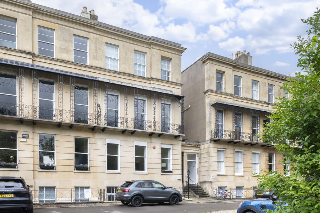 2 bed Apartment for rent in Cheltenham. From Elliot Oliver Sales - Cheltenham 2 bed Apartment for rent in Cheltenham. From Elliot Oliver Sales - Cheltenham