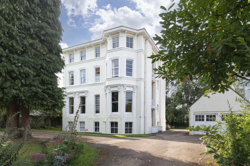 1 bed Apartment for rent in Prestbury. From Elliot Oliver Sales - Cheltenham
