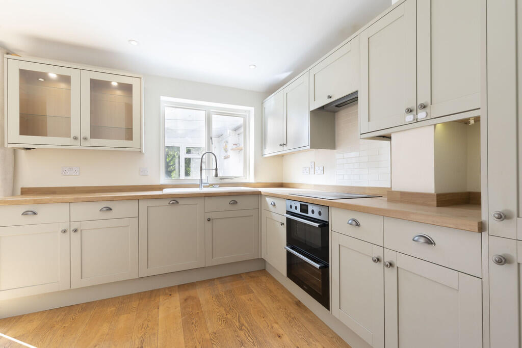 3 bed Mid Terraced House for rent in Prestbury. From Elliot Oliver Sales - Cheltenham