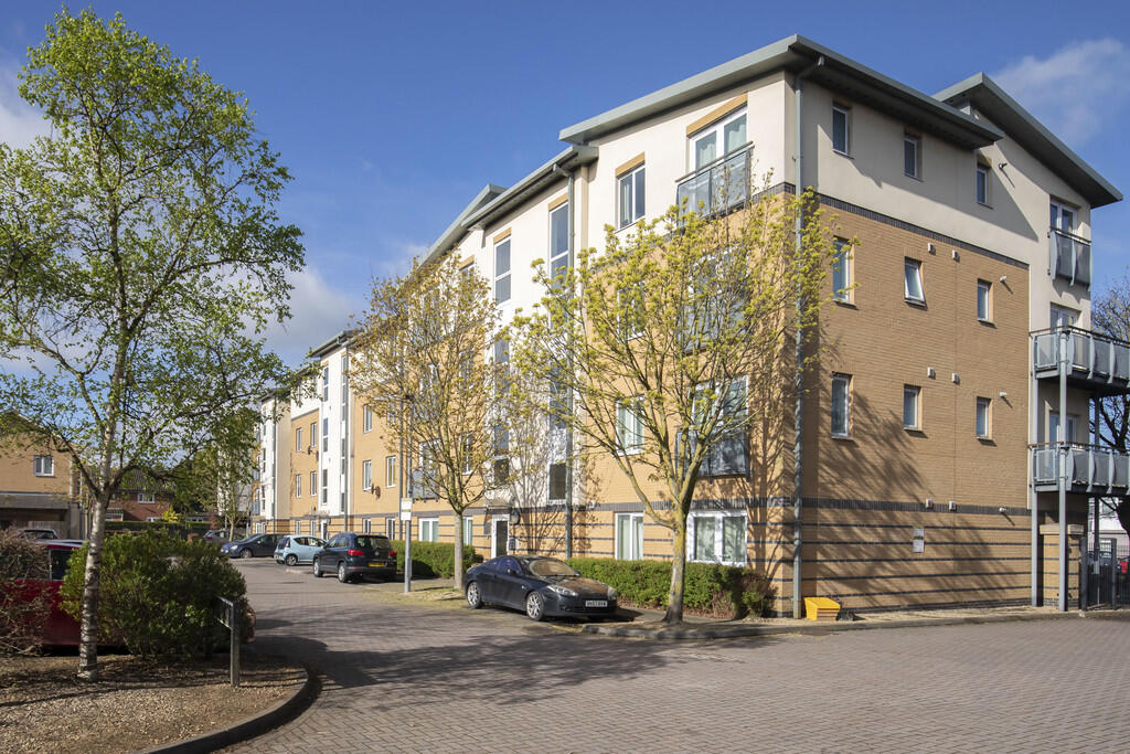 2 bed 1st Floor Flat for rent in Swindon. From Elliot Oliver Sales - Cheltenham 2 bed 1st Floor Flat for rent in Swindon. From Elliot Oliver Sales - Cheltenham