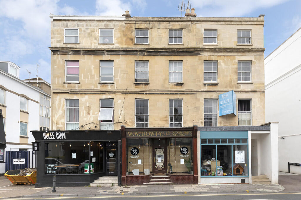 2 bed Apartment for rent in Prestbury. From Elliot Oliver Sales - Cheltenham 2 bed Apartment for rent in Prestbury. From Elliot Oliver Sales - Cheltenham
