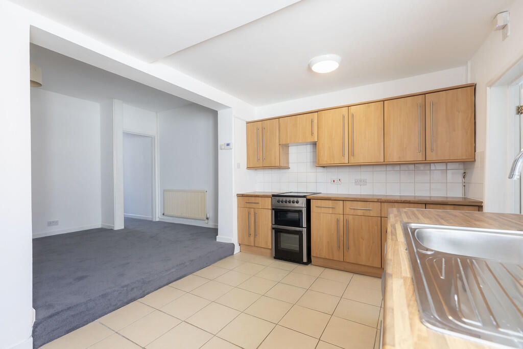 2 bed Mid Terraced House for rent in Cheltenham. From Elliot Oliver Sales - Cheltenham