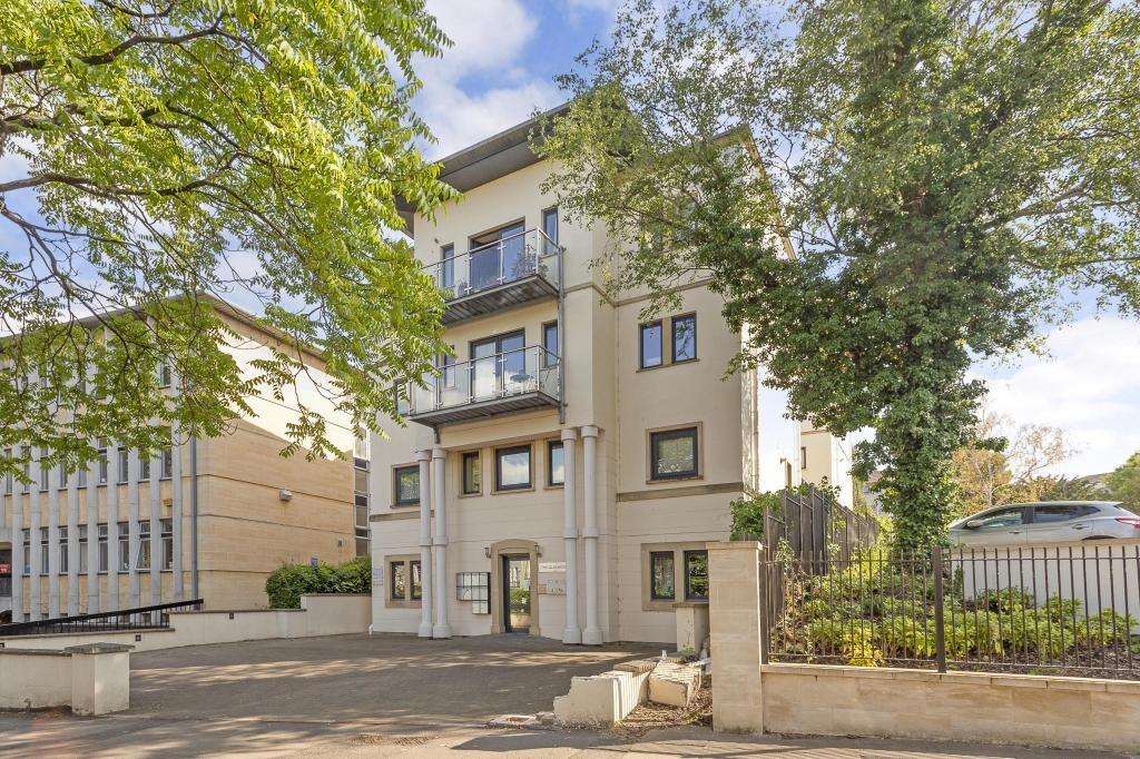 2 bed Apartment for rent in Cheltenham. From Elliot Oliver Sales - Cheltenham 2 bed Apartment for rent in Cheltenham. From Elliot Oliver Sales - Cheltenham