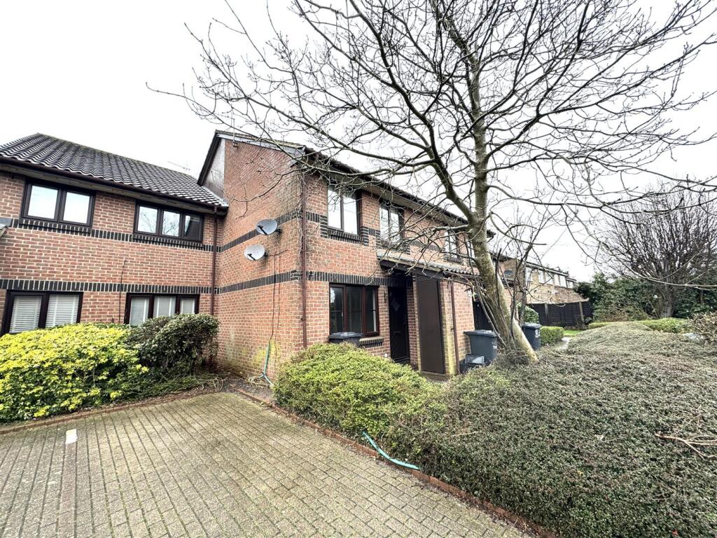 1 bed 1st Floor Flat for rent in Cheshunt. From Absolute Property Sales Ltd