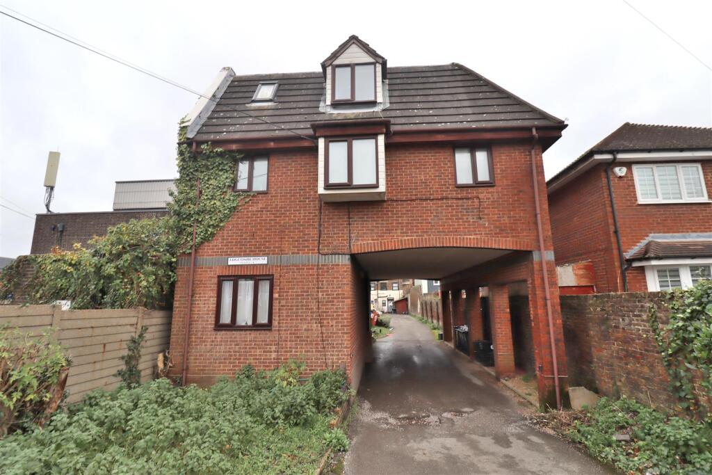 1 bed 1st Floor Flat for rent in Cheshunt. From Absolute Property Sales Ltd