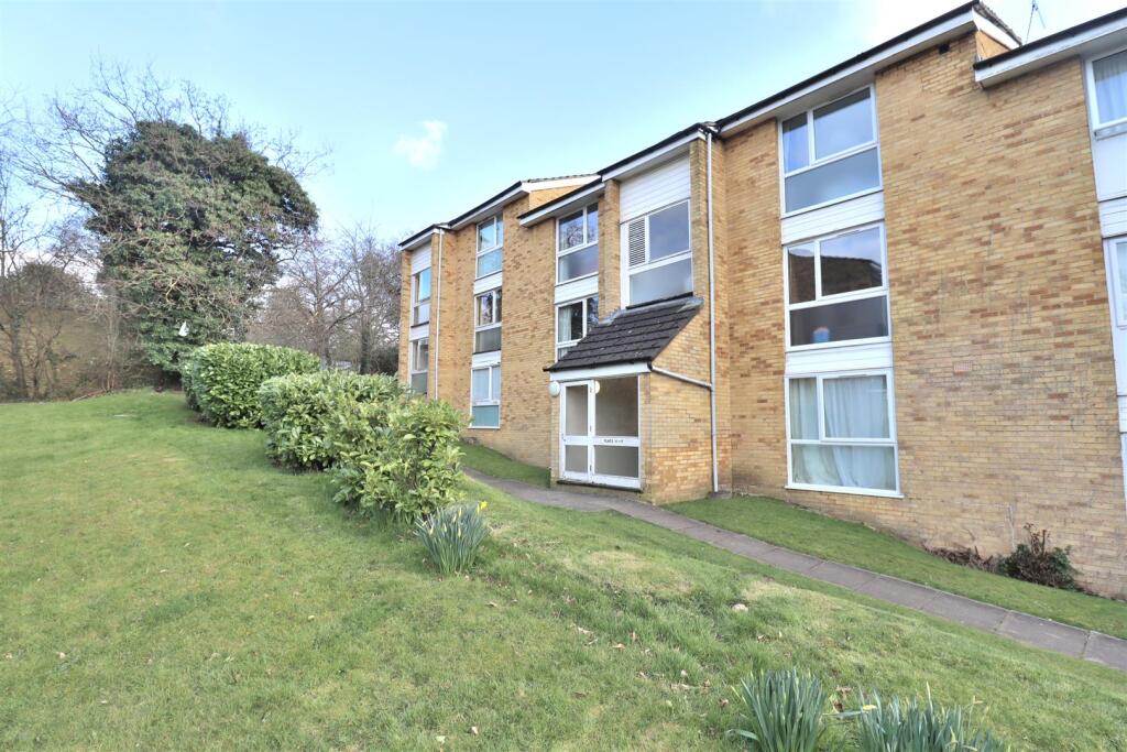 1 bed 1st Floor Flat for rent in Botany Bay. From Absolute Property Sales Ltd