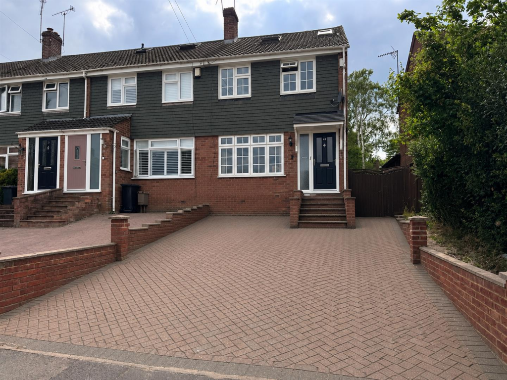 4 bed End of Terrace for rent in Hoddesdon. From Absolute Property Sales Ltd